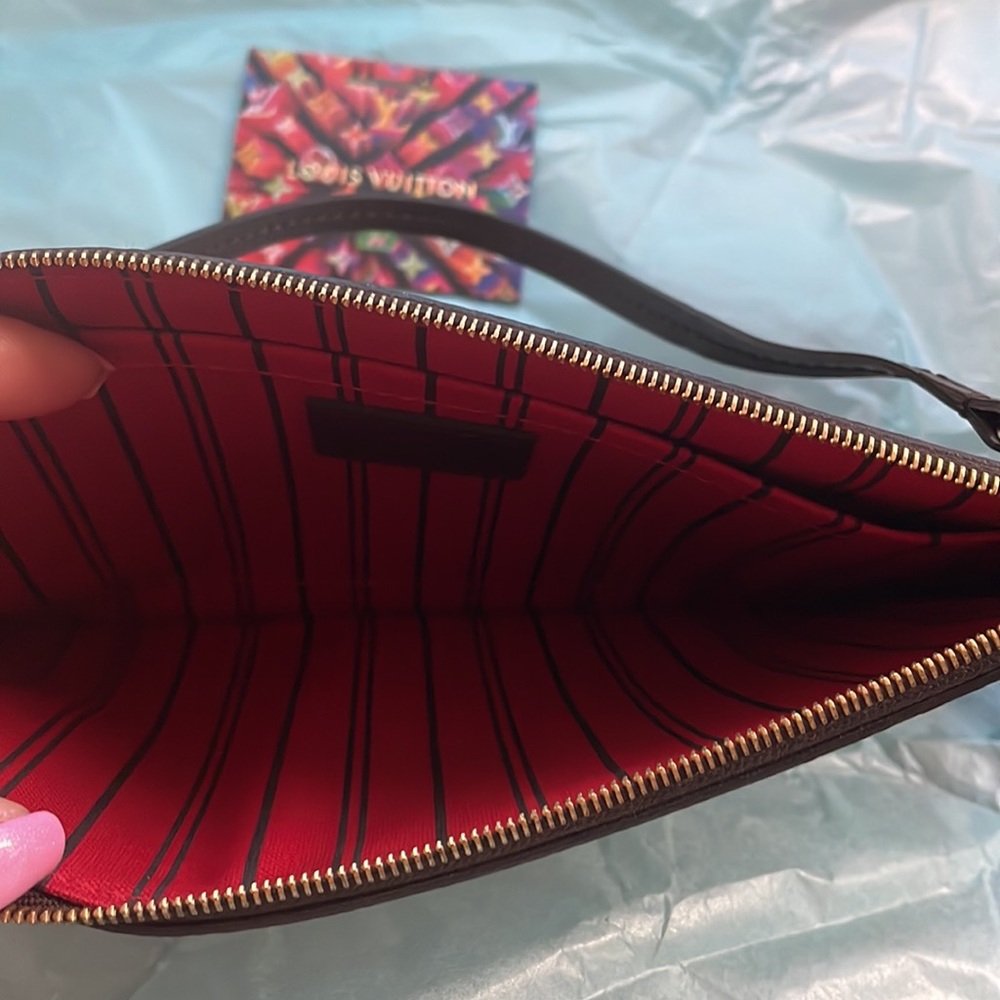 SOLD❌Authentic Neverfull DE MM/GM Pouch in Red Interior - Picture 12 of 16